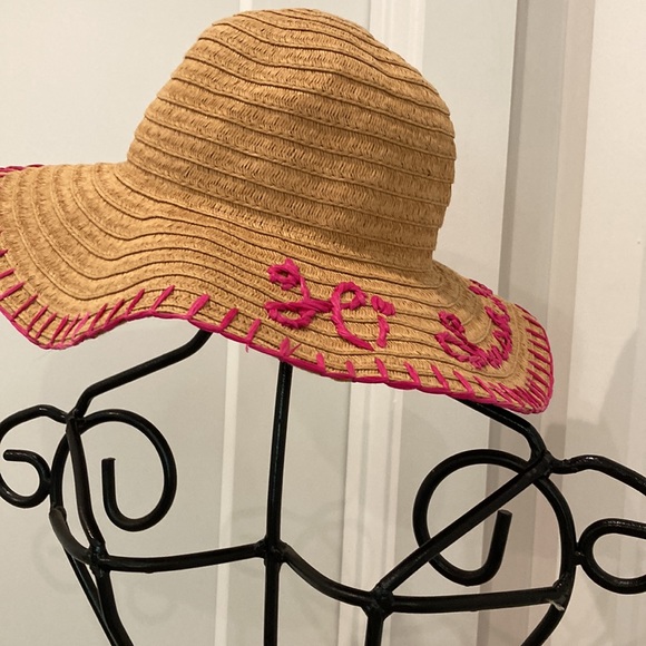 Perfect hat for a sunny day! - Picture 2 of 2